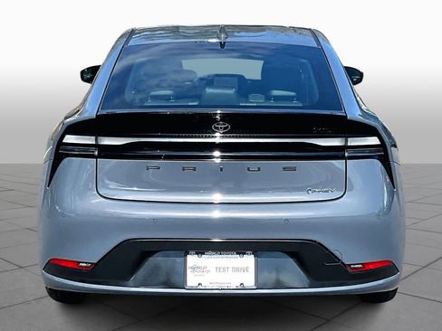 Used 2025 Toyota Prius Plug-In Hybrid image 4