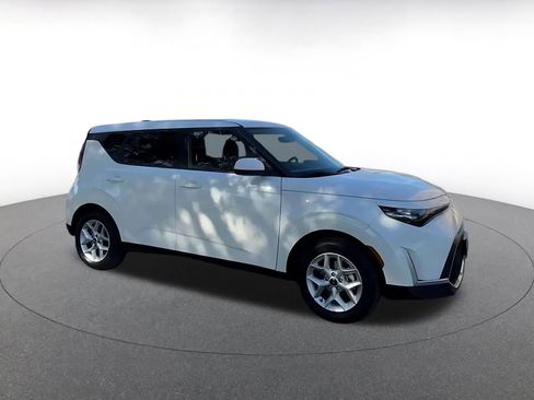 Used 2025 Kia Soul LX w/ LX Technology Package image 2