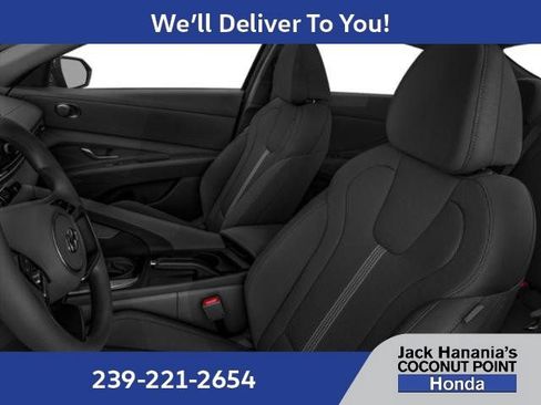 Used 2022 Hyundai Elantra SE FWD image 12