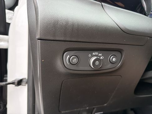 Used 2021 Buick Encore GX Select w/ Sport Touring Package FWD image 31