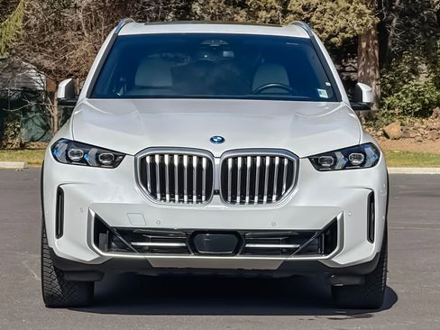 Used 2024 BMW X5 xDrive50e w/ Premium Package image 10