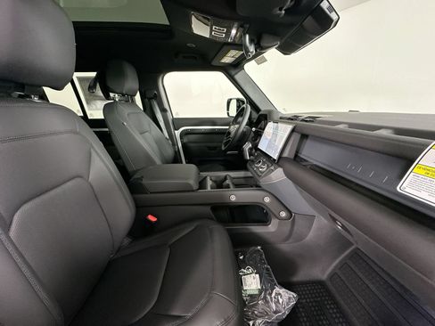 Used 2026 Land Rover Defender 110 S AWD/4WD image 43