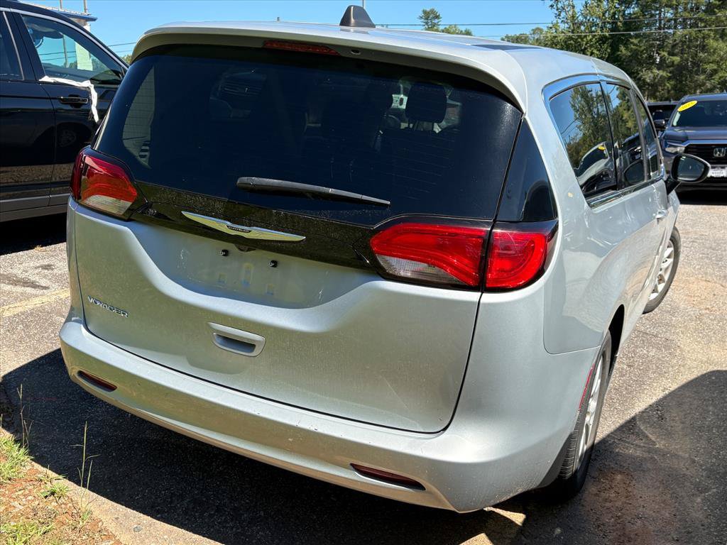 Used 2023 Chrysler Voyager LX FWD image 6