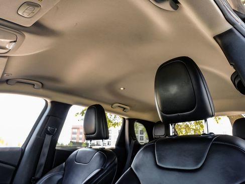 Used 2019 Jeep Cherokee Latitude Plus w/ Comfort/Convenience Group image 36