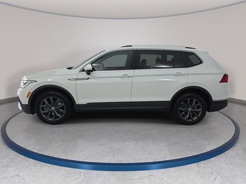 Used 2023 Volkswagen Tiguan SE FWD image 8