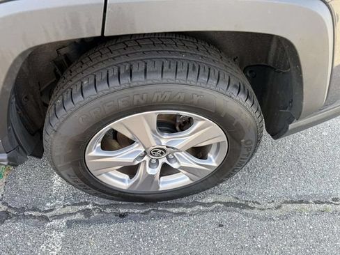 Used 2025 Toyota RAV4 XLE AWD/4WD image 12