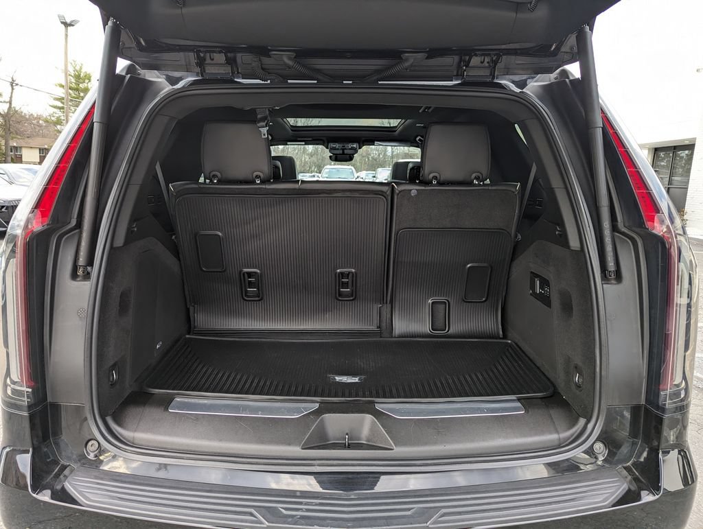 Used 2022 Cadillac Escalade Premium Luxury RWD image 46