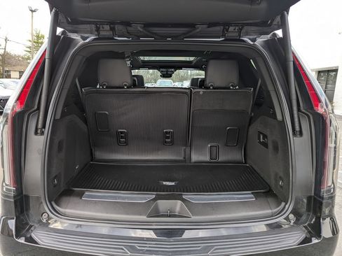 Used 2022 Cadillac Escalade Premium Luxury RWD image 46