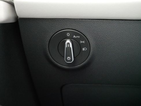 Certified 2025 Volkswagen Taos SE w/ Panoramic Sunroof Package image 27