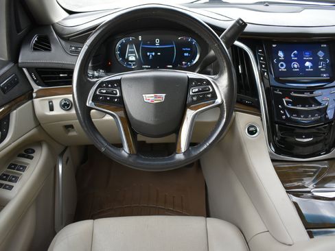 Used 2020 Cadillac Escalade ESV Premium Luxury image 12