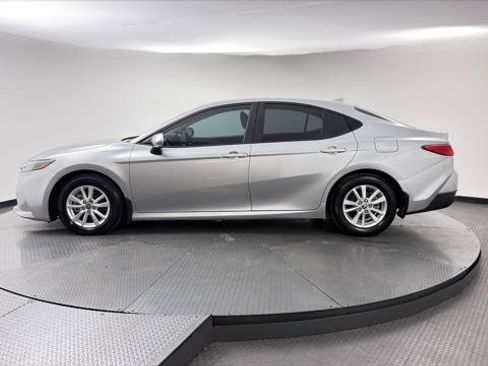 Used 2025 Toyota Camry LE FWD image 3