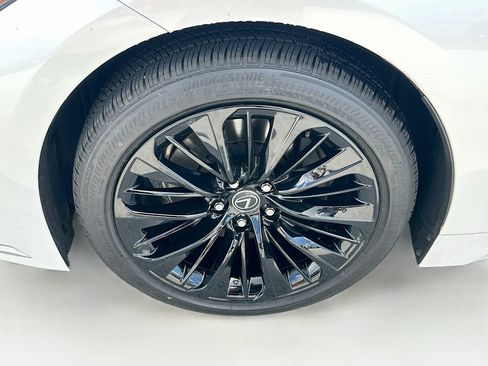Used 2023 Lexus LS 500 RWD image 32