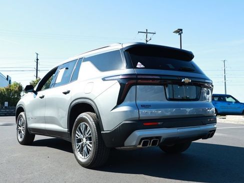 Used 2024 Chevrolet Traverse LT FWD image 8