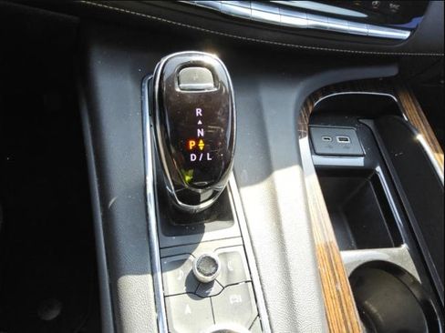 Used 2023 Cadillac Escalade Premium Luxury RWD image 6