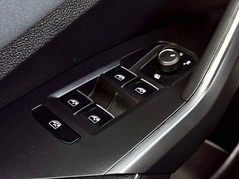 Used 2025 Volkswagen Jetta SE image 13