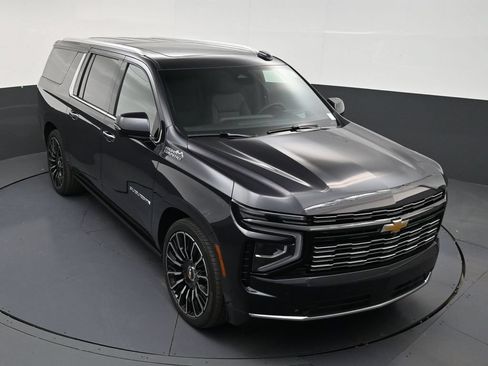 Used 2026 Chevrolet Suburban High Country AWD/4WD image 18