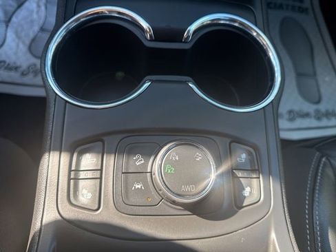 Used 2023 GMC Terrain SLT image 32