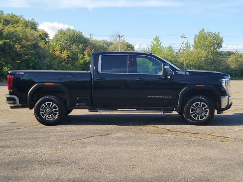 Used 2024 GMC Sierra 2500 SLE w/ SLE Value Package; AWD/4WD image 4