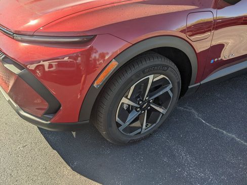 New 2026 Chevrolet Equinox EV LT image 10