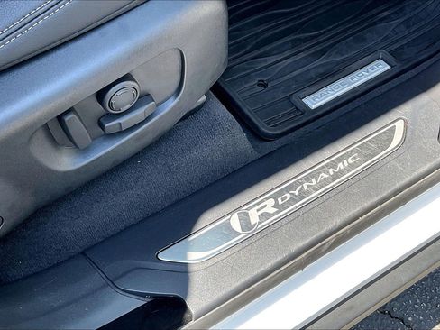 Certified 2022 Land Rover Range Rover Velar R-Dynamic S AWD/4WD image 35