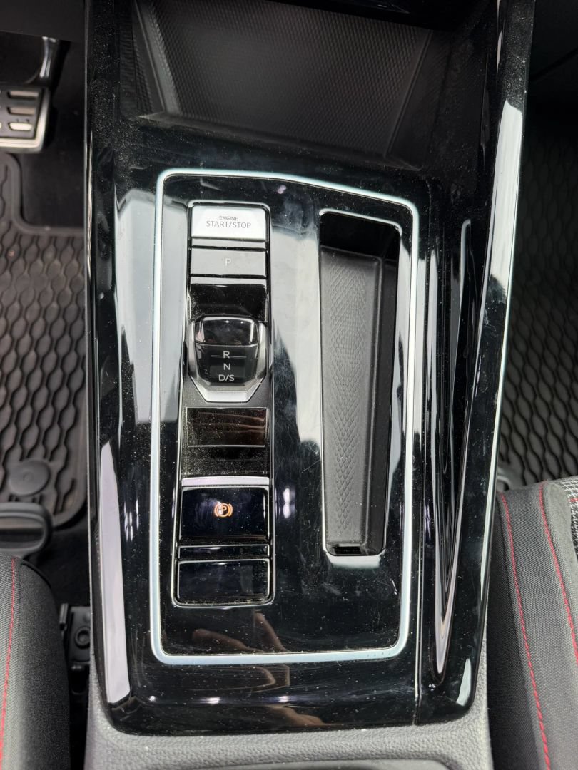 Used 2023 Volkswagen GTI 40th Anniversary Edition FWD image 38