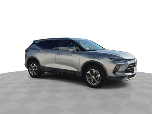 Certified 2025 Chevrolet Blazer LT image 2