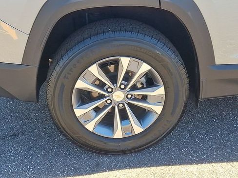Used 2026 Chevrolet Equinox LT FWD image 25