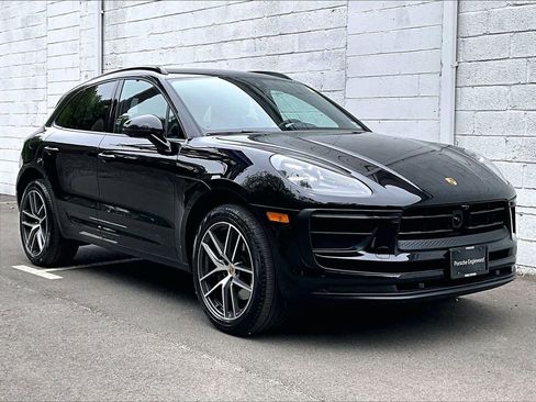 Used 2025 Porsche Macan AWD/4WD image 7