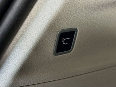 Used 2023 Chrysler Pacifica Touring-L FWD image 29