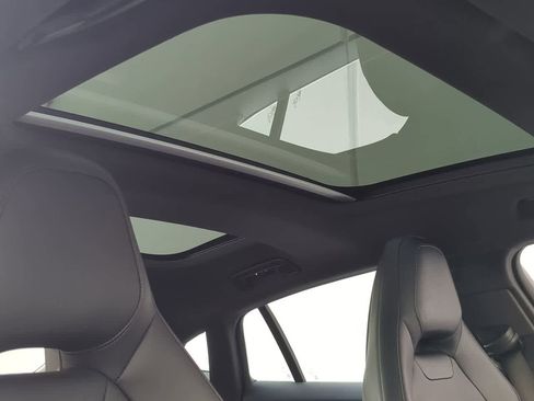 Used 2025 Porsche Panamera image 20