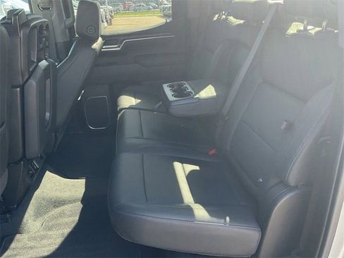 Used 2025 GMC Sierra 1500 SLT image 17