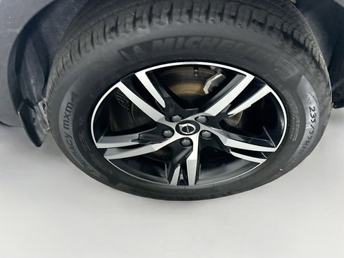 Used 2025 Volvo XC40 B5 Core image 11