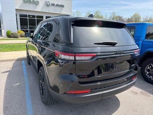 Used 2024 Jeep Grand Cherokee Altitude image 5