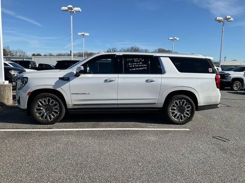 Used 2023 GMC Yukon XL Denali Ultimate image 4