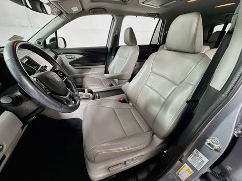 Used 2021 Honda Pilot Touring image 16