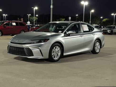 Used 2025 Toyota Camry LE FWD image 10