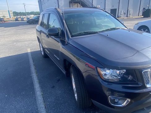 Used 2015 Jeep Compass High Altitude AWD/4WD image 2