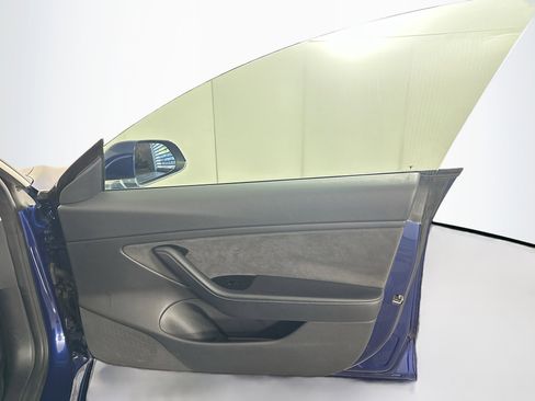 Used 2018 Tesla Model 3 Mid Range image 31