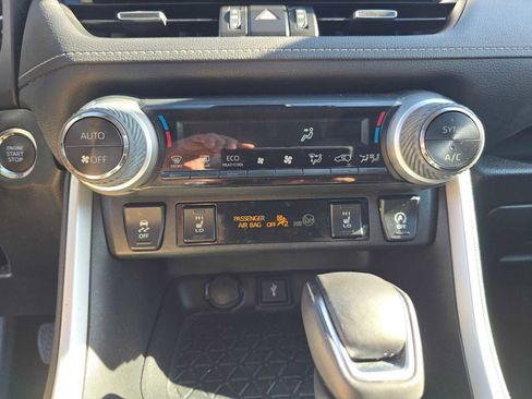 Used 2022 Toyota RAV4 XLE Premium image 29
