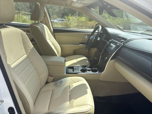 Used 2017 Toyota Camry XLE w/ Moonroof Package image 12