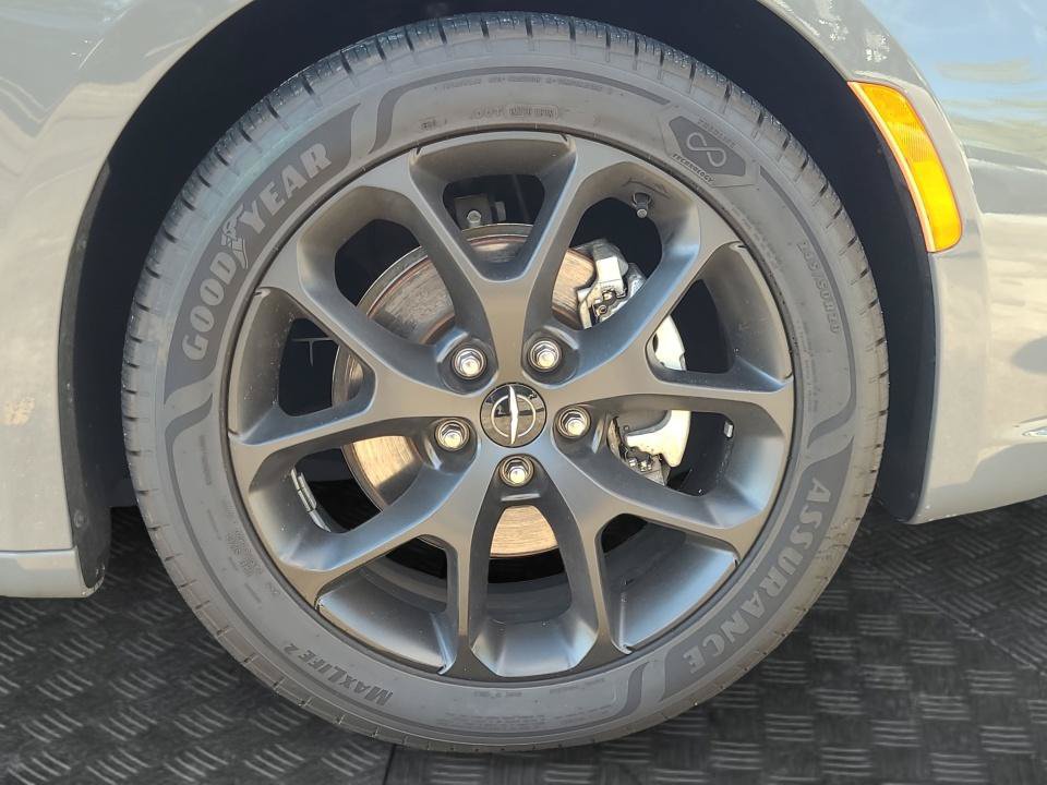 Used 2025 Chrysler Pacifica Limited FWD image 29