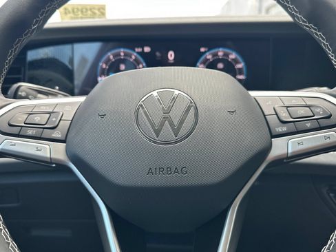 New 2026 Volkswagen Tiguan SE FWD image 21