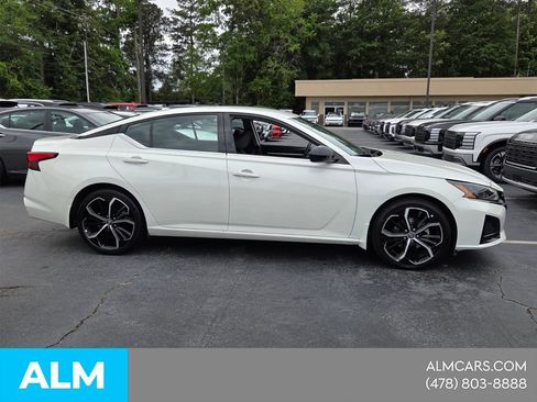 Used 2025 Nissan Altima 2.5 SR FWD image 14