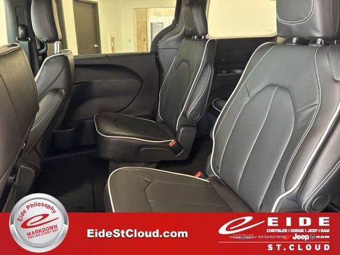 New 2026 Chrysler Pacifica Limited w/ S Appearance Package image 18