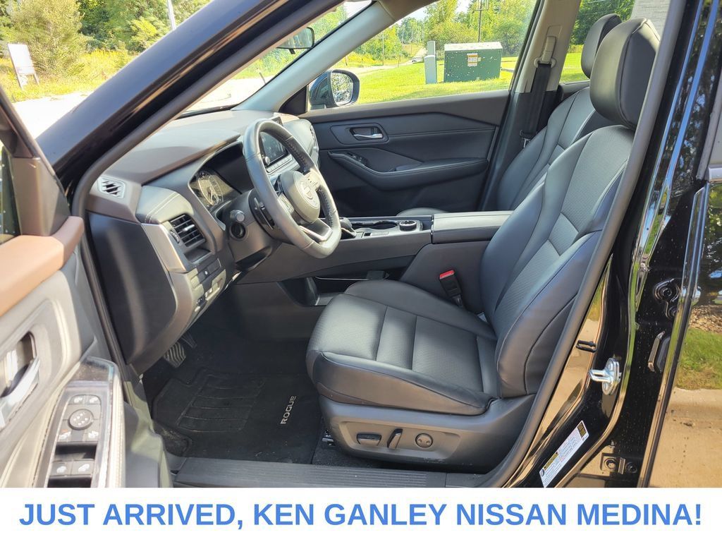 Certified 2023 Nissan Rogue SV w/ SV Premium B Package AWD/4WD image 14