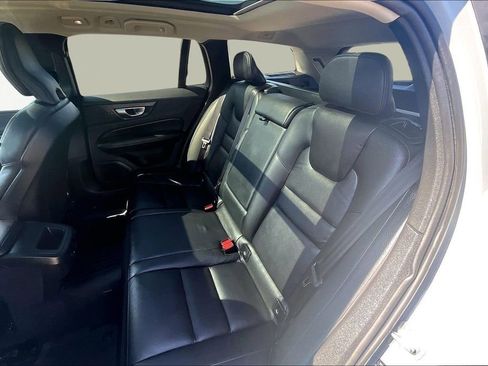 Used 2024 Volvo V60 B5 Cross Country Plus image 26