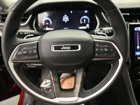Used 2023 Jeep Grand Cherokee Limited AWD/4WD image 16