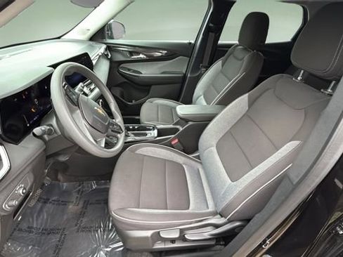 Used 2025 Chevrolet TrailBlazer LT AWD/4WD image 17