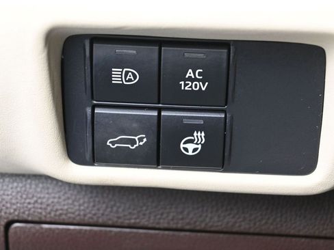 Used 2022 Toyota Highlander Limited AWD/4WD image 16