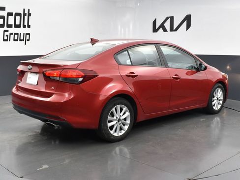 Certified 2017 Kia Forte S FWD image 5